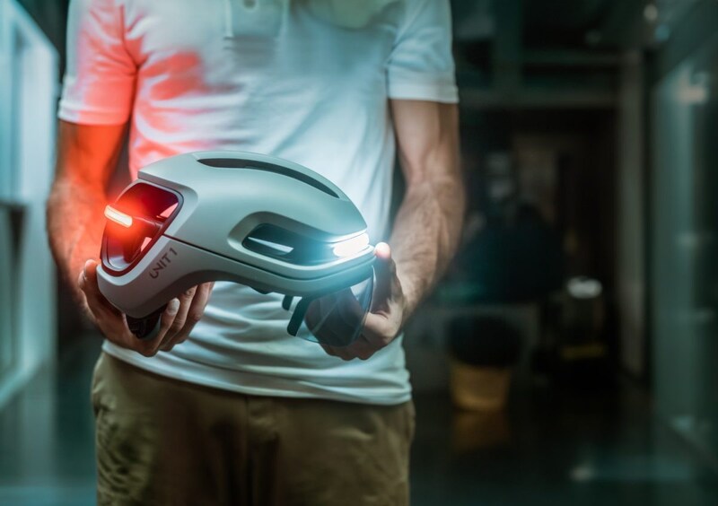 2017年にアルゼンチンで創業し、現在はスペインのマドリードを拠点として展開をおこなっているヘルメット・モビリティ安全機器ブランド「UNIT 1」。