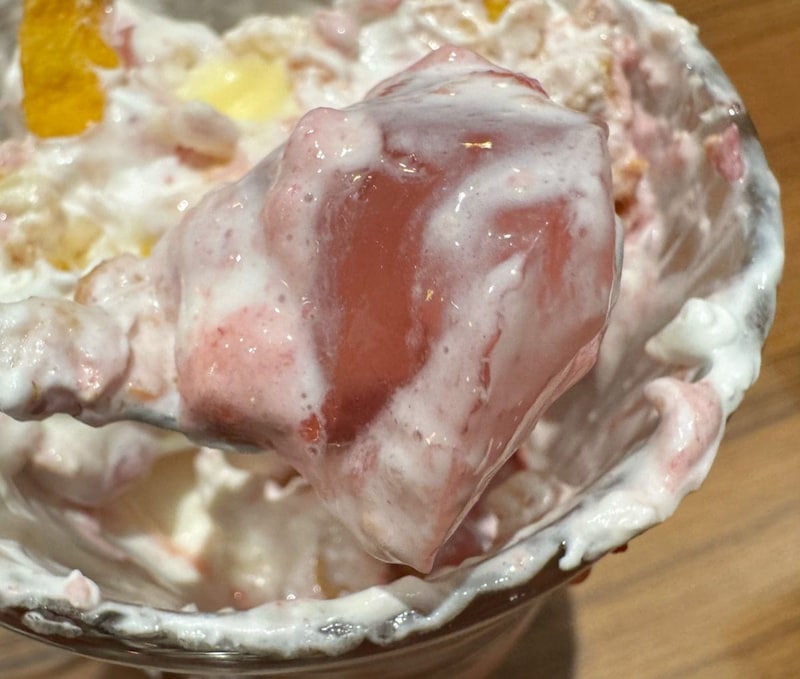 いちごゼリーは、甘さ控えめ且つちゅるんとした食感で食べやすい！