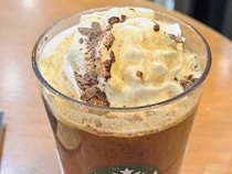 【スタバ新作】クッキーを浸す!? 1杯900円でも納得？アフォガート風フラペチーノが斬新すぎて沼る