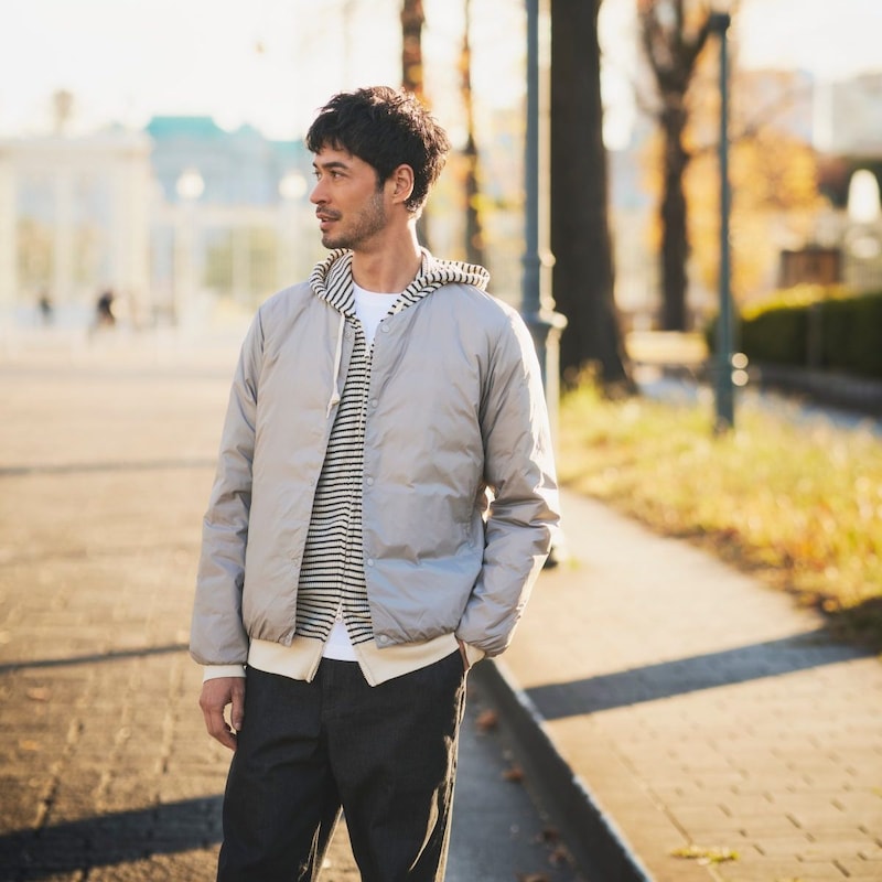 ステッチレスの3層仕様にすることですっきりとしたシルエットを実現