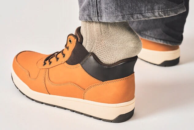 サイドゴアと相まってサッとスムーズに履ける