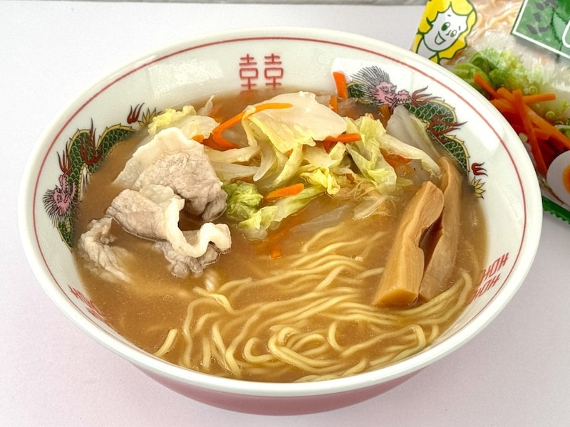 藤原製麺
まつや とり野菜みそラーメン／こちらが調理例になります。地元では鍋に入れるのがスタンダードですので、具材のおすすめは鍋用のカット野菜と豚の小間切れ、そしてメンマです