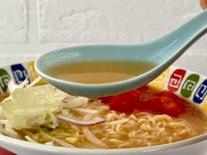 宮崎経済連直販
宮崎県高千穂産トマト使用 Tomato麺／スープベースは塩チキンベースのトマトテイスト。トマトの酸味が効いていてさっぱりしているのが特徴