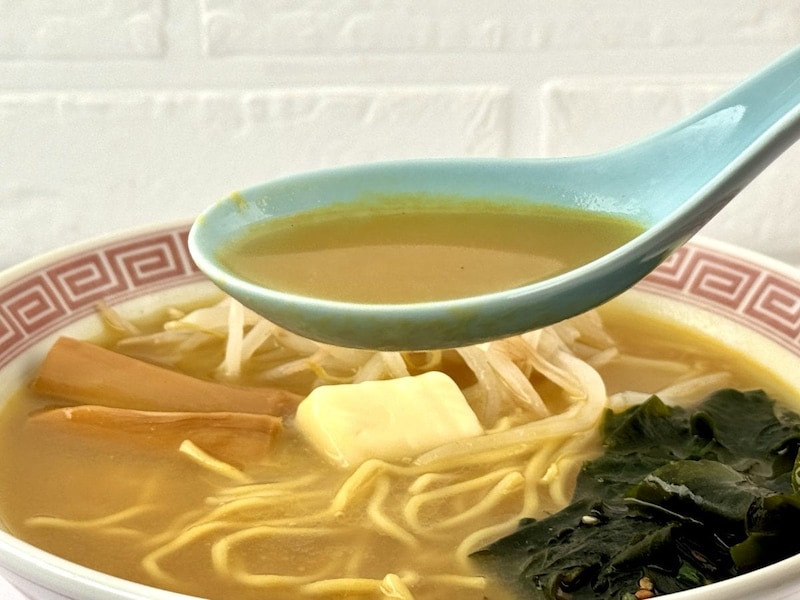 中弘クラフト
味噌カレー牛乳らーめん／スープは合わせの味噌のコクにカレーのスパイス、そして牛乳の甘みが合わさってクリーミーで独特のテイストが味わえます