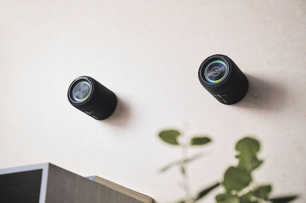 分離して、内蔵のマグネットでピタッとくっつく