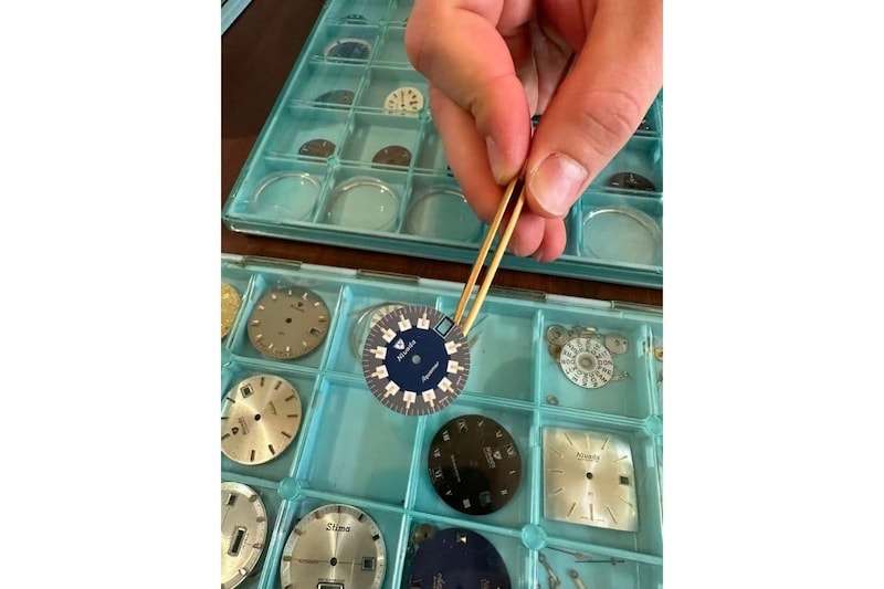 レクターでありニバダ・グレンヒェンの再興の立役者であるギヨーム・ライデ氏が、CENIC社のアーカイブの中から発見した、数十年もの間眠っていたヴィンテージ文字盤をもとにデザイ