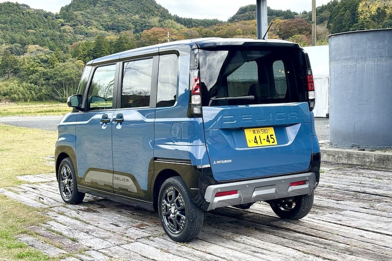 前後バンパーは兄貴分のデリカのようにタフでラギッドなデザインとなった