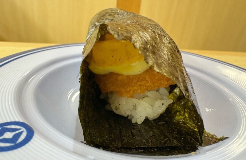 具材はランチョンミートカツ・マヨネーズ・だし巻きたまごと程よいボリューム感！