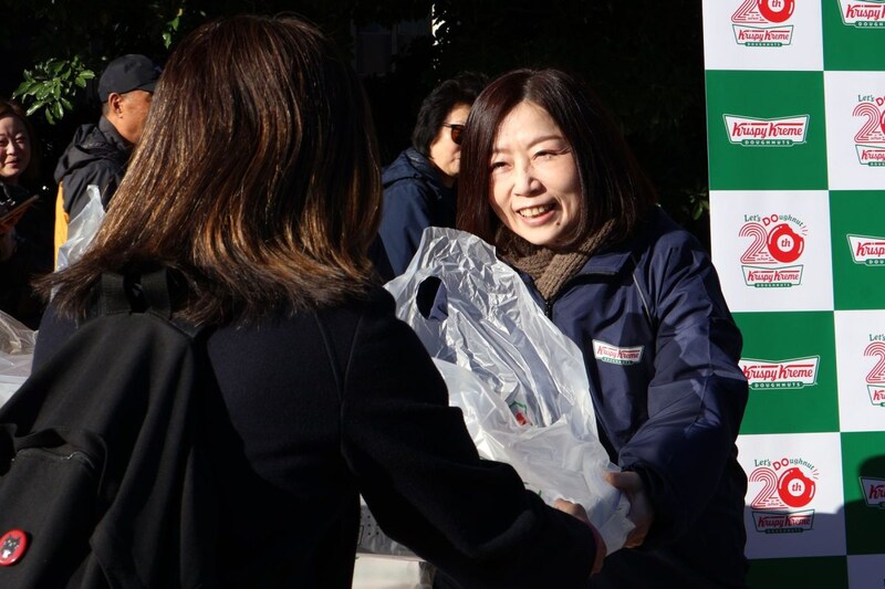 2025年12月に『ドーナツドロップ』を行う若月社長