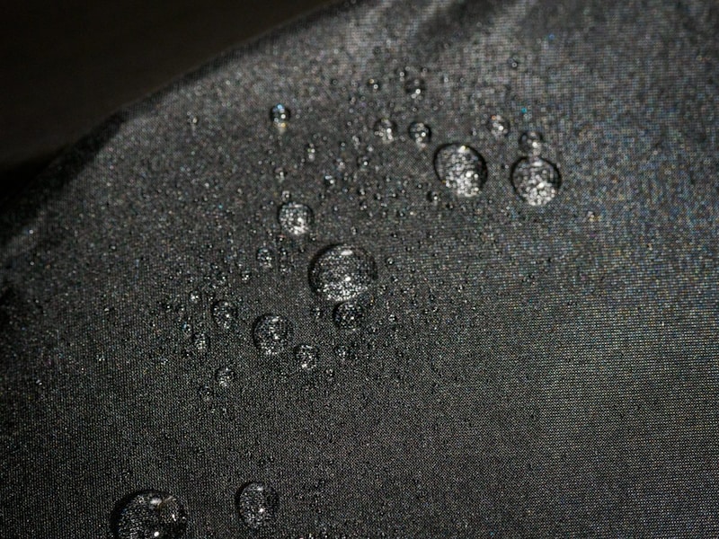 強力撥水力が長く持続。手が濡れるストレスも軽減