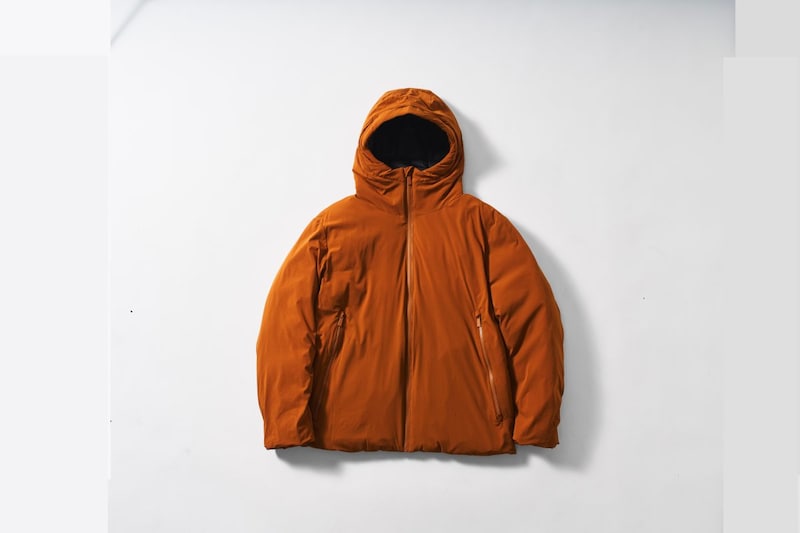 ワークマン　GIGA PUFF フュージョンダウンフーディ