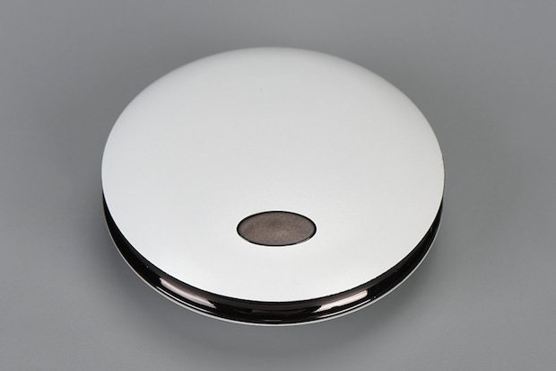 「ムッシュ庫ンパクト」はマグネット式なので冷蔵庫内の壁や天井に簡易貼り付けすることができちゃうのです