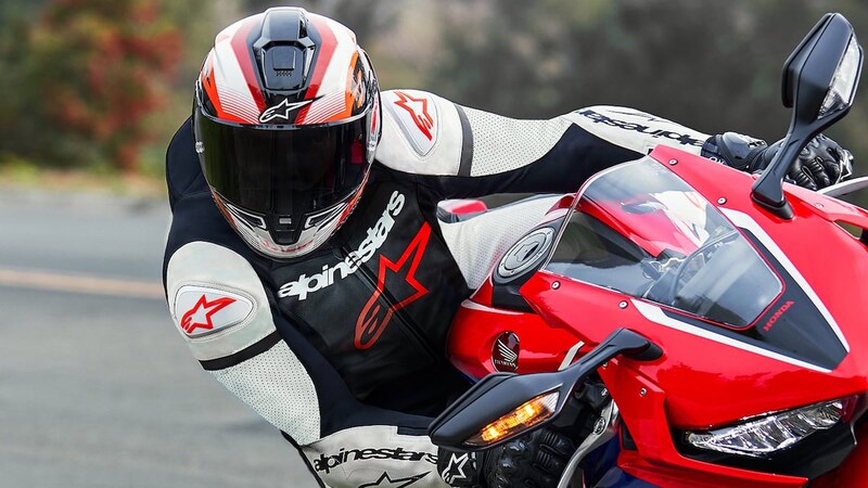 最高レベルの保護性能を確保することに重点を置いて開発された「スーパーテックR10」