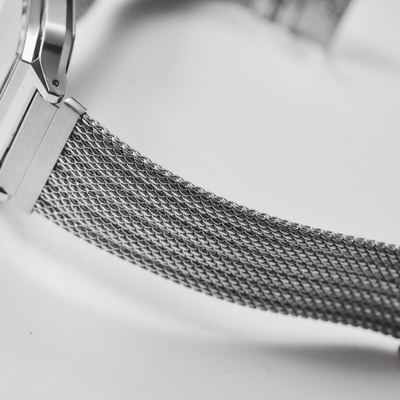 洗練されたメッシュバンド