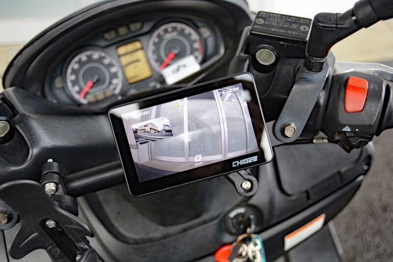 ドライブレコーダーのフロント＆リヤ小画面表示