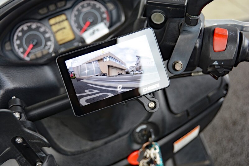 ドライブレコーダーのリヤ&フロント小画面表示