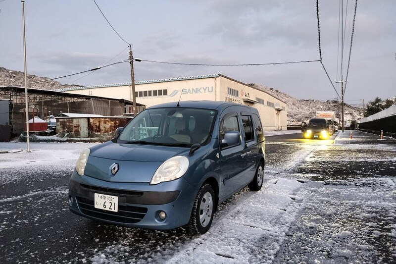雪予報がばっちりと当たって雪道を走行
