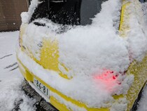 【雪道の“やってはいけない”】夏タイヤは論外！凍ったガラスに熱湯もNG…プロが教える「非雪国ドライバーのための生存戦略」11選