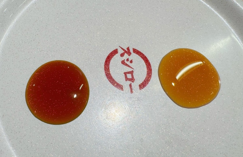 通常の醤油と比べてみると色もほんのり柔らか