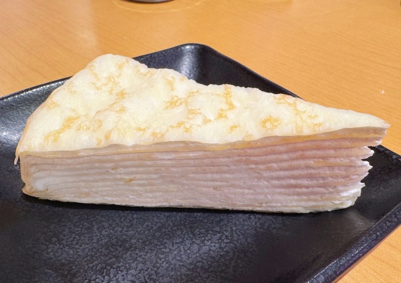 定番メニューが純白の装いに!「白いミルクレープ」