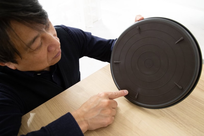 底部の「マイクロ波吸収発熱コーティング」により、マイクロ波を熱交換加熱する新しい調理方法