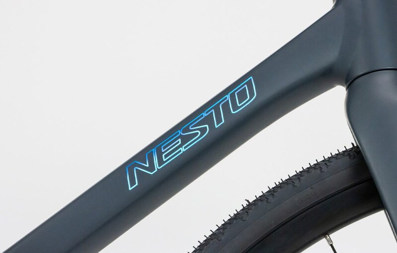 主張しすぎないブランドロゴもポイント