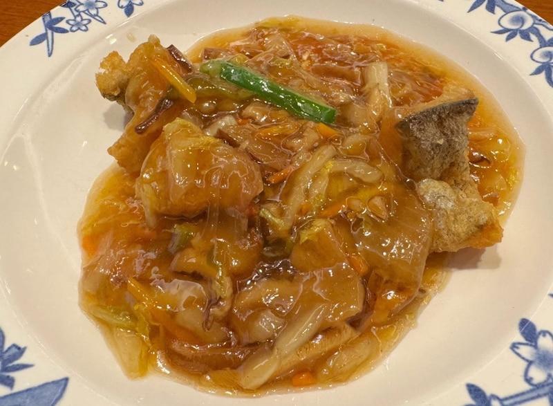 3種の酢が織りなす極上の味わい「鱈の唐揚げ 野菜甘酢あんかけ」
