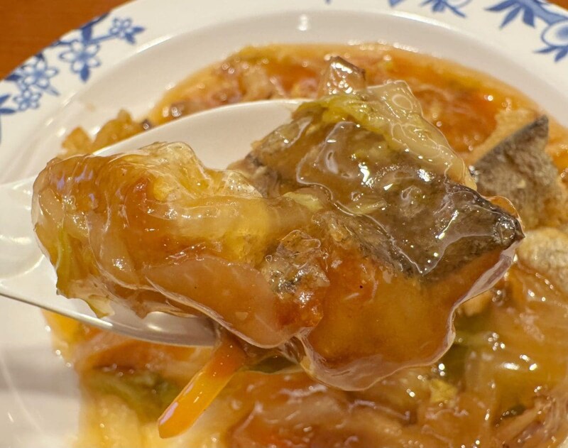 淡白でほっくりとした鱈の身にコク深いあんが絡み、至福の味わい