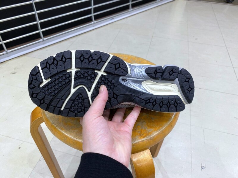 ニューバランス 1906L