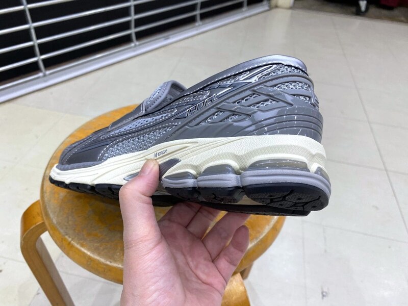 ニューバランス 1906L