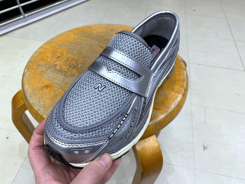 【走れるローファー!?】第3の選択肢、ニューバランスの快適すぎる異色作「1906L」をエディターが試し履き