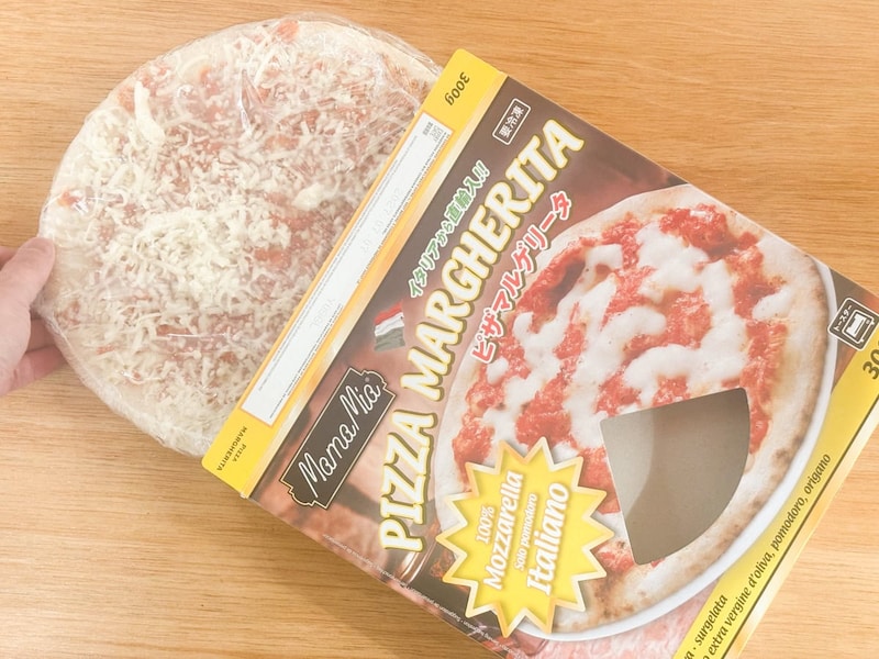 国内メーカーの冷凍ピザは袋入りですが、こちらはパッケージに重厚感があって冷凍食品がしっかり守られている感があります