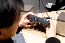 【映像は4Kなのに音は残念…】そんな薄型テレビの弱点を解決。ケーブル1本で激変！老舗オーディオメーカーが作った「テレビ用アンプ」が凄すぎた