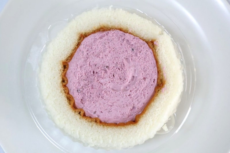 「Uchi Café北海道産ハスカップ　プレミアムロールケーキ」　