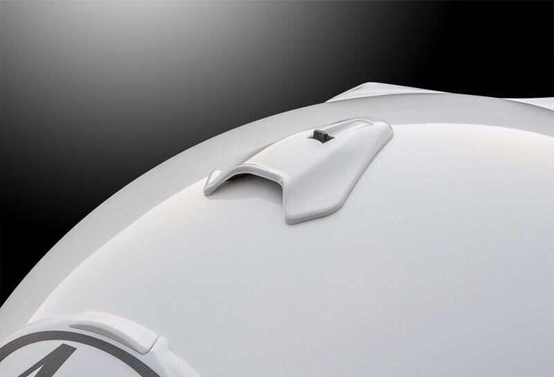 ベンチレーション機能だけでなく、「かわす性能」を向上させるために新たに開発されたデルタダクト6