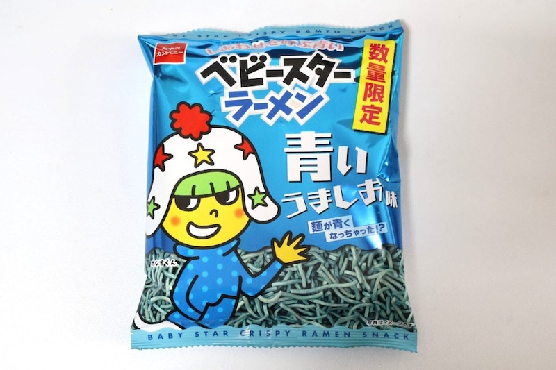 「おやつカンパニー しあわせを呼ぶ青いベビースターラーメン うましお味」　