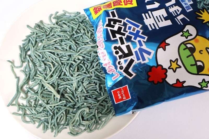 「おやつカンパニー しあわせを呼ぶ青いベビースターラーメン うましお味」　