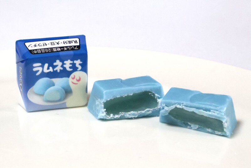 「チロルチョコ しあわせを呼ぶ青いラムネもち袋（5個入）」　