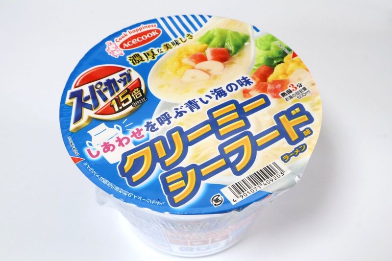 「エースコック スーパーカップ1.5倍 青い海の味 クリーミー シーフード味ラーメン」
