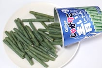 【見た目はヤバいが味は？】“青いじゃがりこ”に脳がバグった！ローソン50周年「青いコラボ」商品10種を全実食