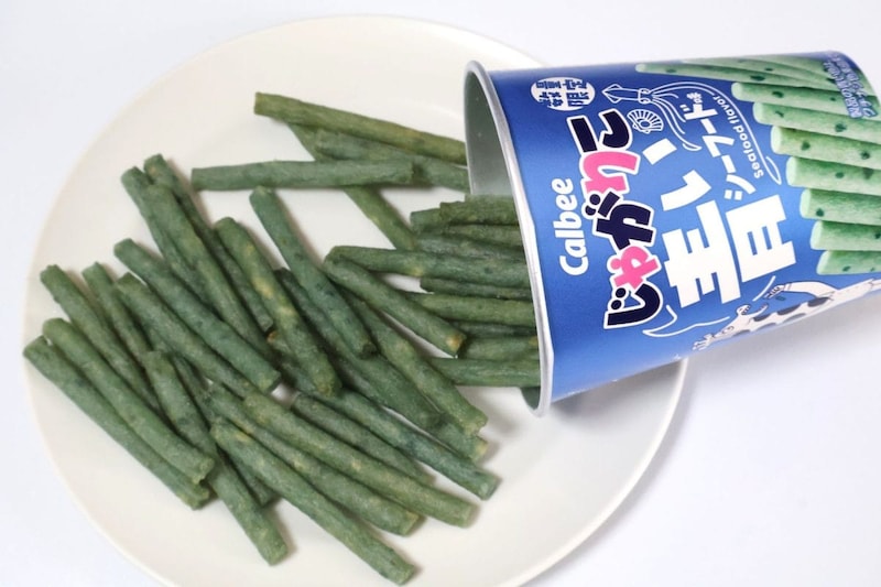 【見た目はヤバいが味は？】“青いじゃがりこ”に脳がバグった！ローソン50周年「青いコラボ」商品10種を全実食