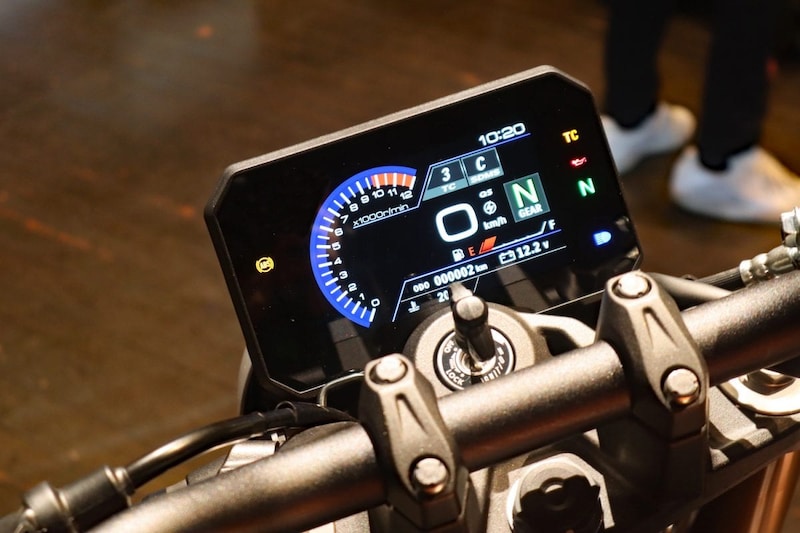 視認性に優れる5インチカラーTFT液晶マルチインフォメーションディスプレイ