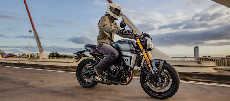 【初速で受注1000台超え】スズキの新型「GSX-8T / 8TT」が大ヒット。イタリアンデザインと最新装備の融合がたまらない