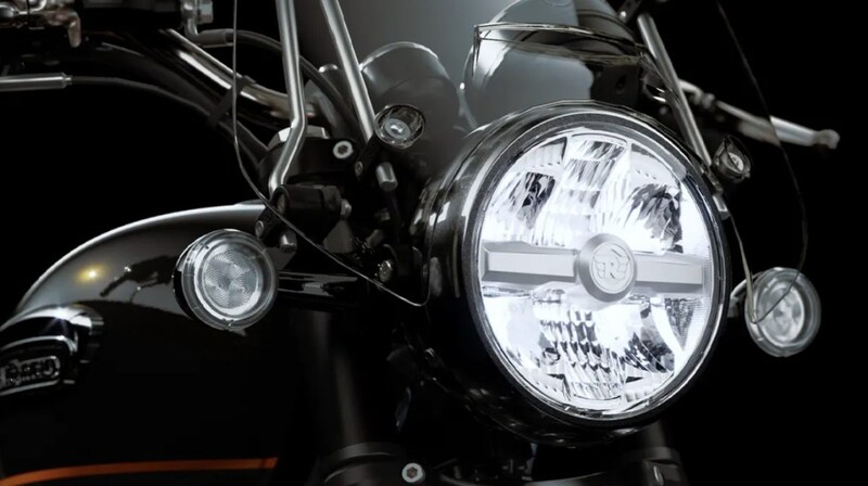 標準装備のLEDヘッドライトとウインカー