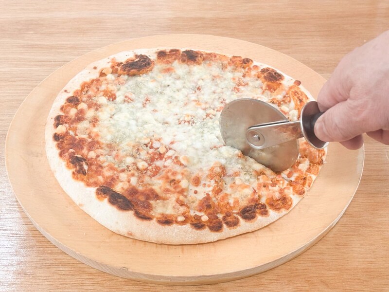 カットすると断面が増えるせいなのか、さらにチーズの香りがマシマシです