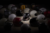 【7万円超えでも欲しい】憧れのBELL「BULLITT」はなぜライダーを魅了するのか？ネオクラバイクを格上げする“一生モノ”の傑作フルフェイス