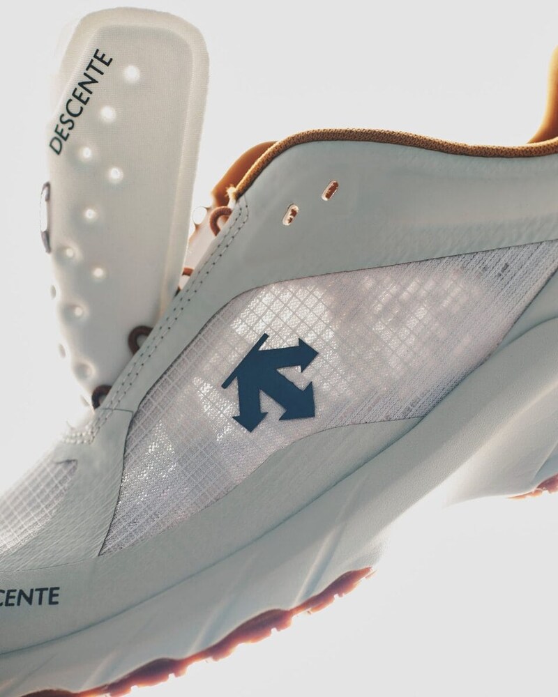 DESCENTE
TORVENT（トルヴェント）カラー：WHRD