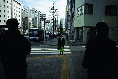 リコー GR Ⅳ　MonoMaxスタッフが使ってみた！
「シャッターを押すだけで絵になるのがすごい！ 初挑戦の単焦点レンズも違和感なく使えました」