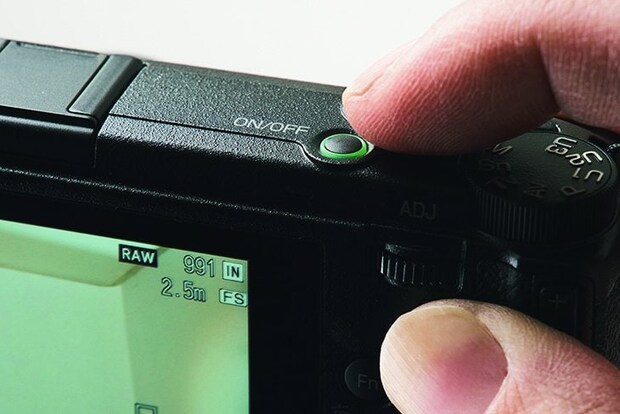 リコー GR Ⅳ　「撮りたい瞬間を逃さない速写性能」