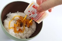 【ドンキの神発明】常温OKな「生卵風ソース」に新フレーバー！本家超えの“Wたまご”でいつもの牛丼が激変した件